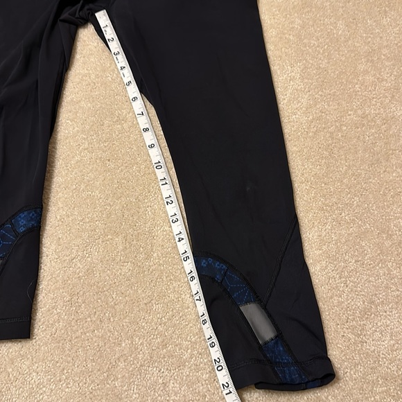 Lululemon black capri leggings with gray and blue inserts size 8 - Picture 6 of 11
